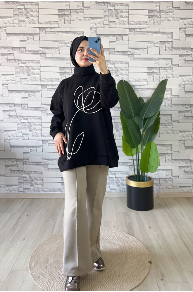 Çiçek Nakış Detaylı Sweatshirt Siyah